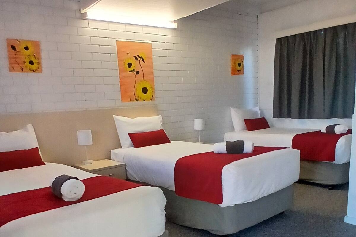 Standard Triple Room | WiFi (free), bed sheets