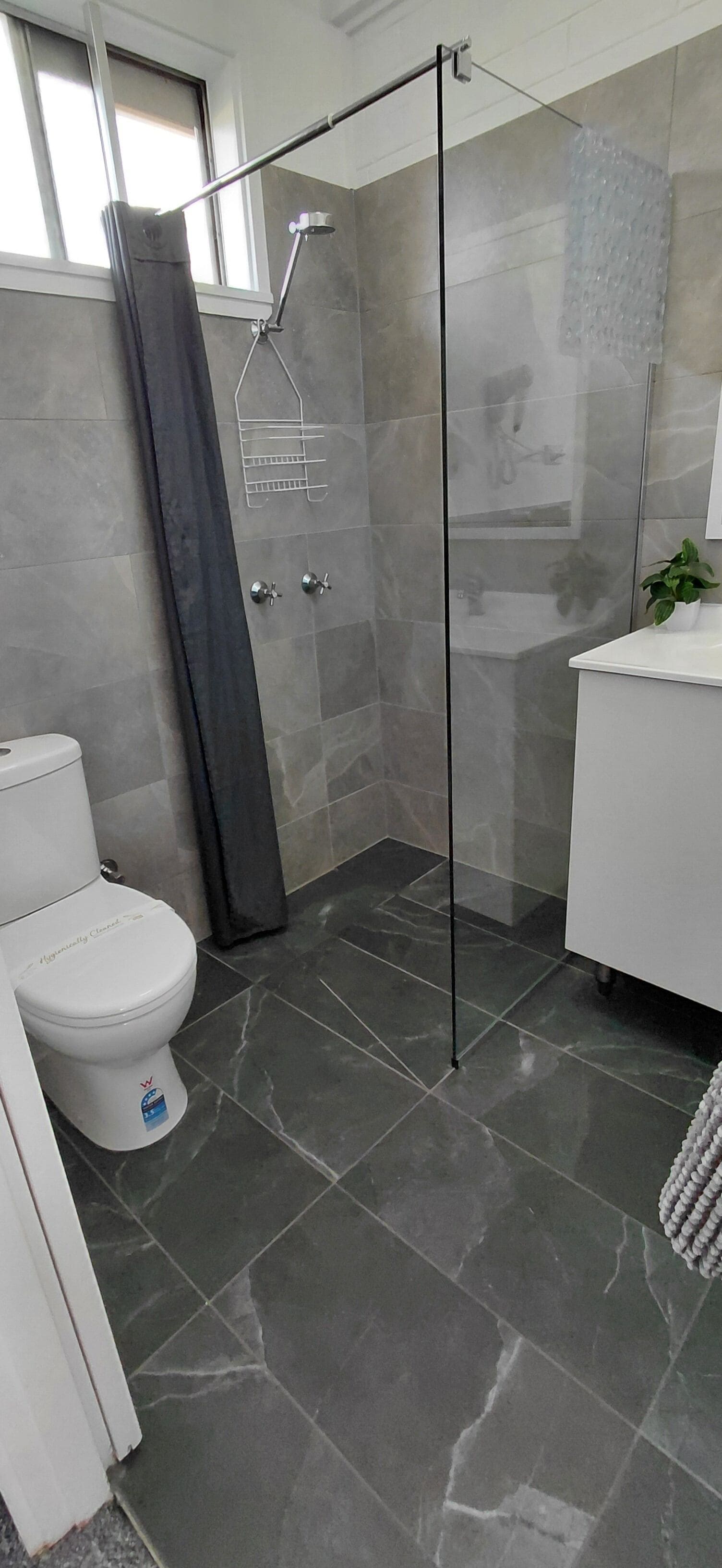 Standard-Dreibettzimmer | Badezimmer