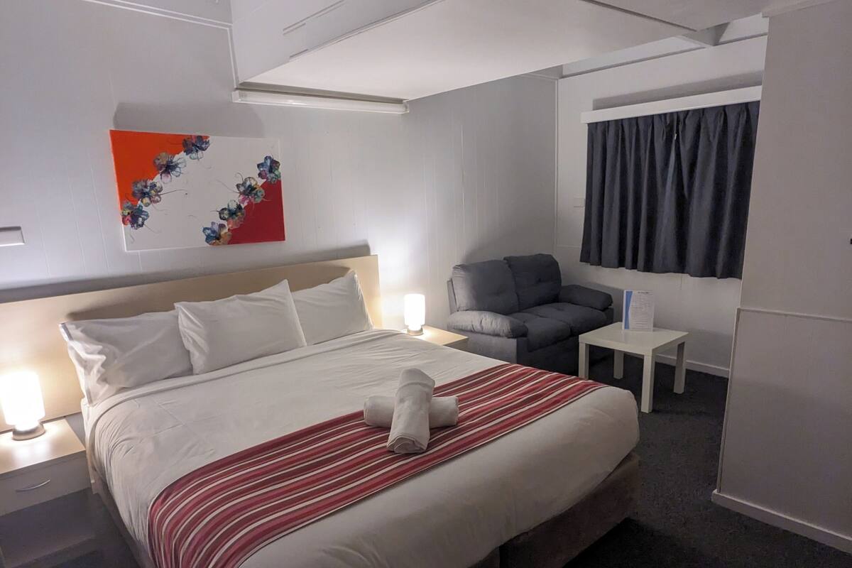 King Room | WiFi (free), bed sheets
