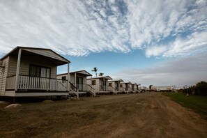 Desk, iron/ironing board, free WiFi, bed sheets - Hotel Settlers (Biloela)