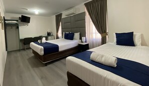 Bàn ủi/dụng cụ ủi quần áo