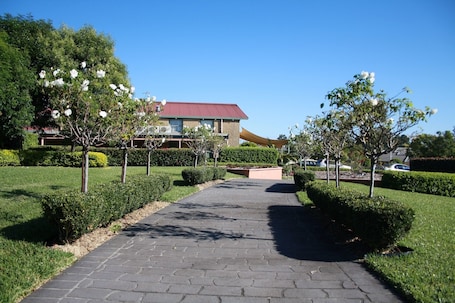 Property grounds. Hunter Valley Travellers Rest