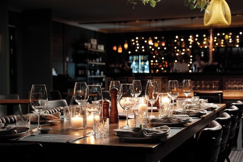 Mayfair Motel Emerald