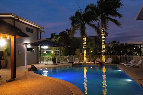 Outdoor pool, sun loungers
