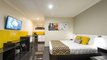 Deluxe Room, 1 Queen Bed | Desk, blackout drapes, iron/ironing board, free WiFi