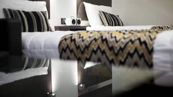 Deluxe Twin Room | Living area | Flat-screen TV