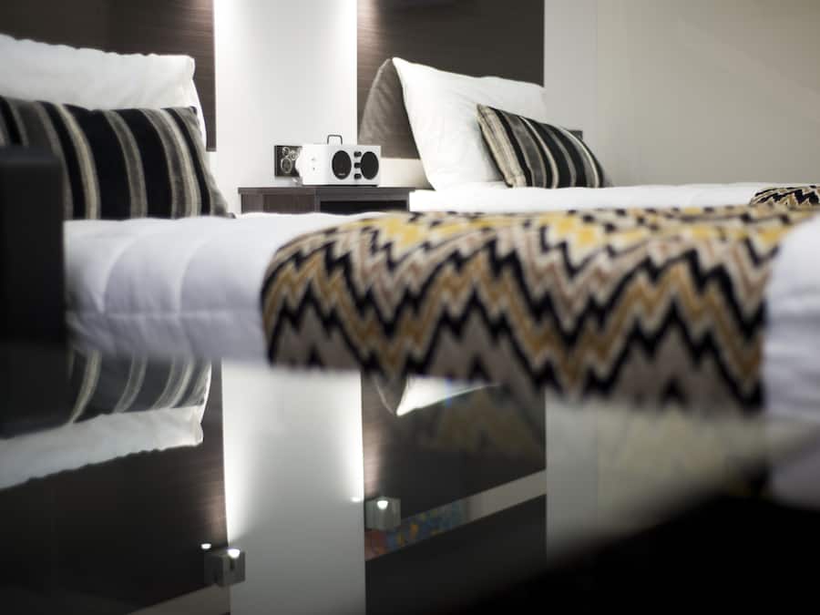 Deluxe Twin Room | Living area | Flat-screen TV