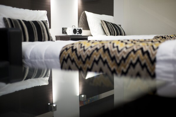 华丽双床房 | 起居区 | 平板电视