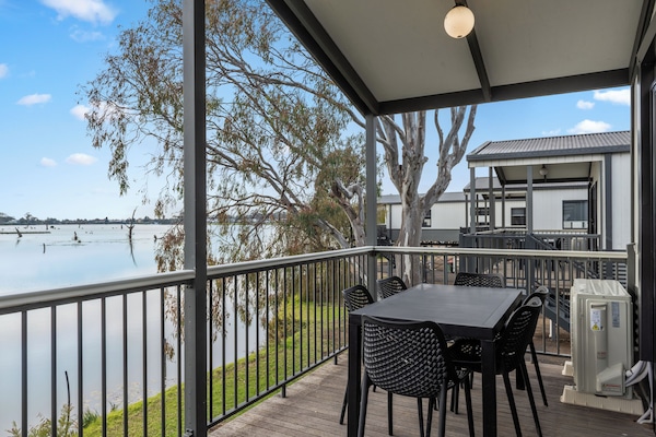 Deluxe Lakeside 3 Bedroom Cabin - Sleeps 8 | Terrace/patio