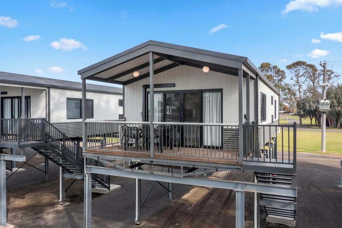 Deluxe Lakeside 3 Bedroom Cabin - Sleeps 8 | 2 bedrooms, individually decorated, individually furnished