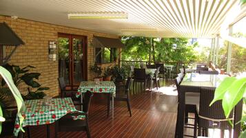 Serveert ontbijt en diner