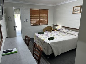 Deluxe Double Room | Soundproofing, free WiFi, bed sheets - Barcaldine Country Motor Inn (Barcaldine)