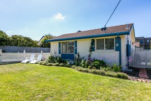 Zeally Cottage | Front of property