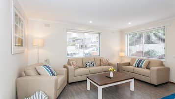 Zeally Cottage | Living area