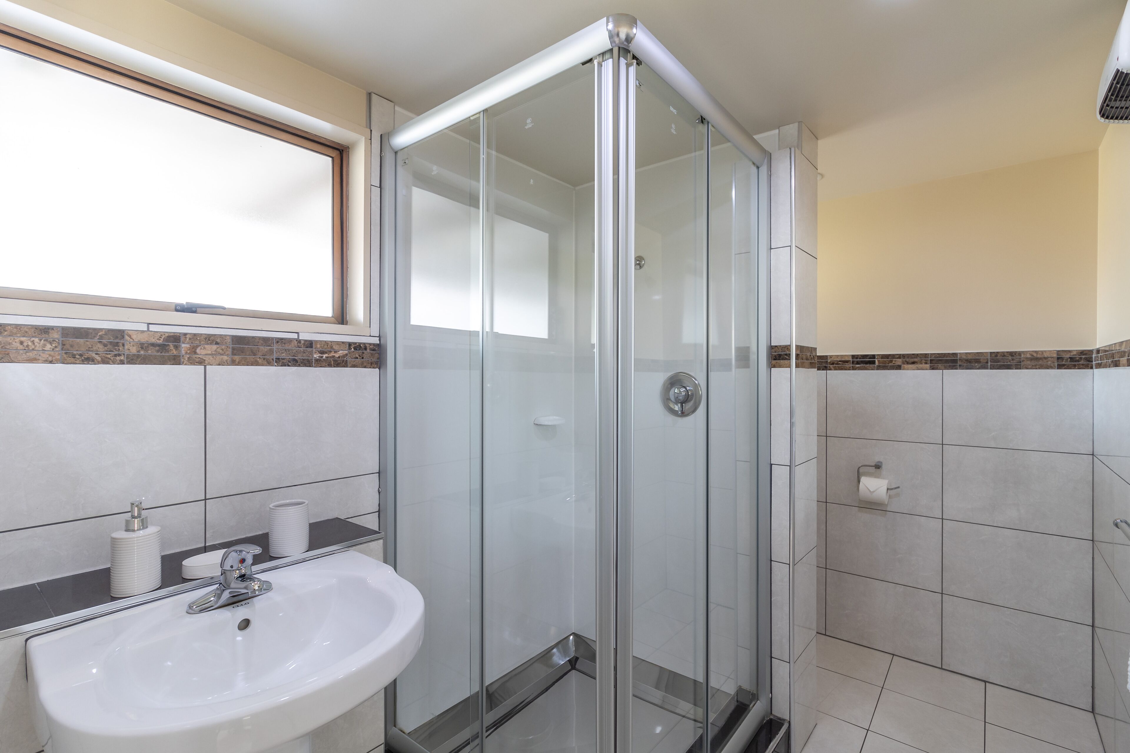 superior apartment, 2 bedrooms | bathroom | shower, free toiletries, hair dryer, towels