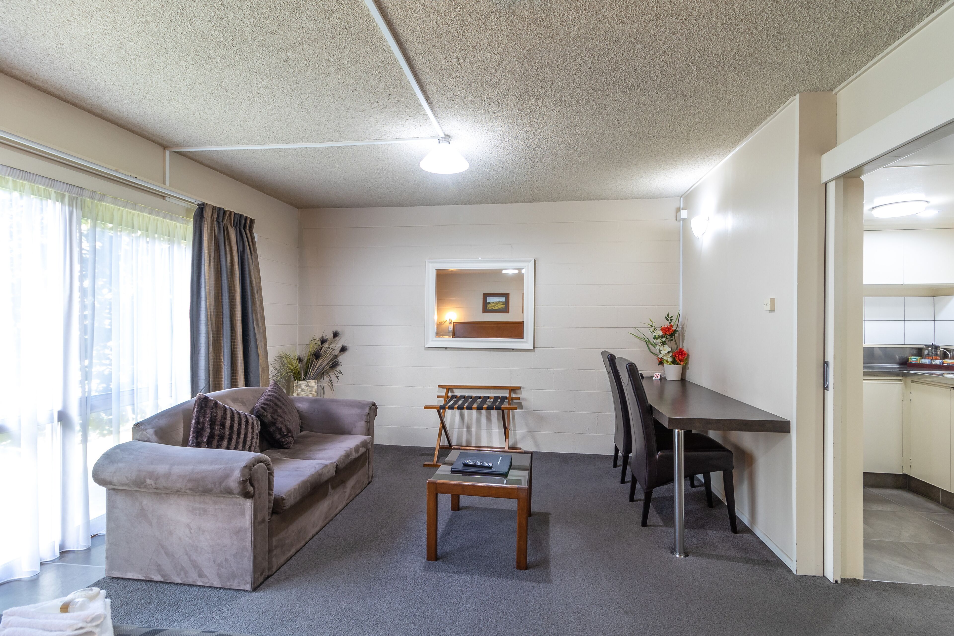 standard studio | living area | 32-inch led tv with satellite channels, tv