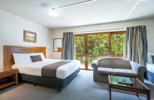 Standard Studio | Egyptian cotton sheets, premium bedding, free WiFi, bed sheets