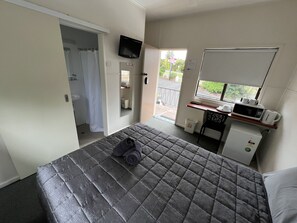 Standard Double Room, 1 Queen Bed | Desk, blackout drapes, free WiFi, bed sheets - Hi-Way Motel Grafton - Digital & Contactless (South Grafton)