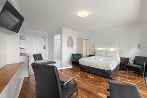 Habitació superior, vistes al riu | Planxa i posts de planxar, bressols, wifi gratuïta i roba de llit 