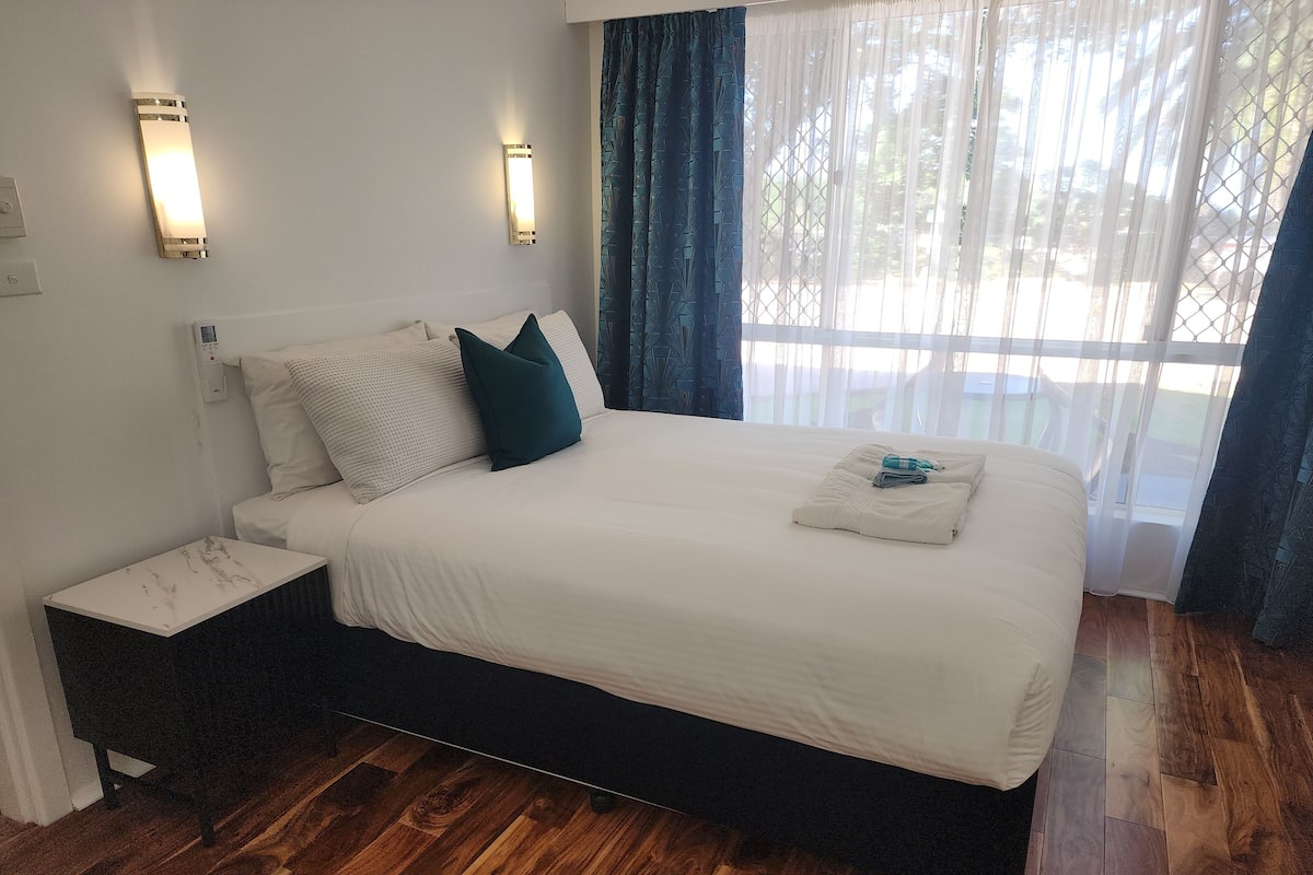River Vista Apartment - Accessible | 2 bedrooms, iron/ironing board, cribs/infant beds, free WiFi