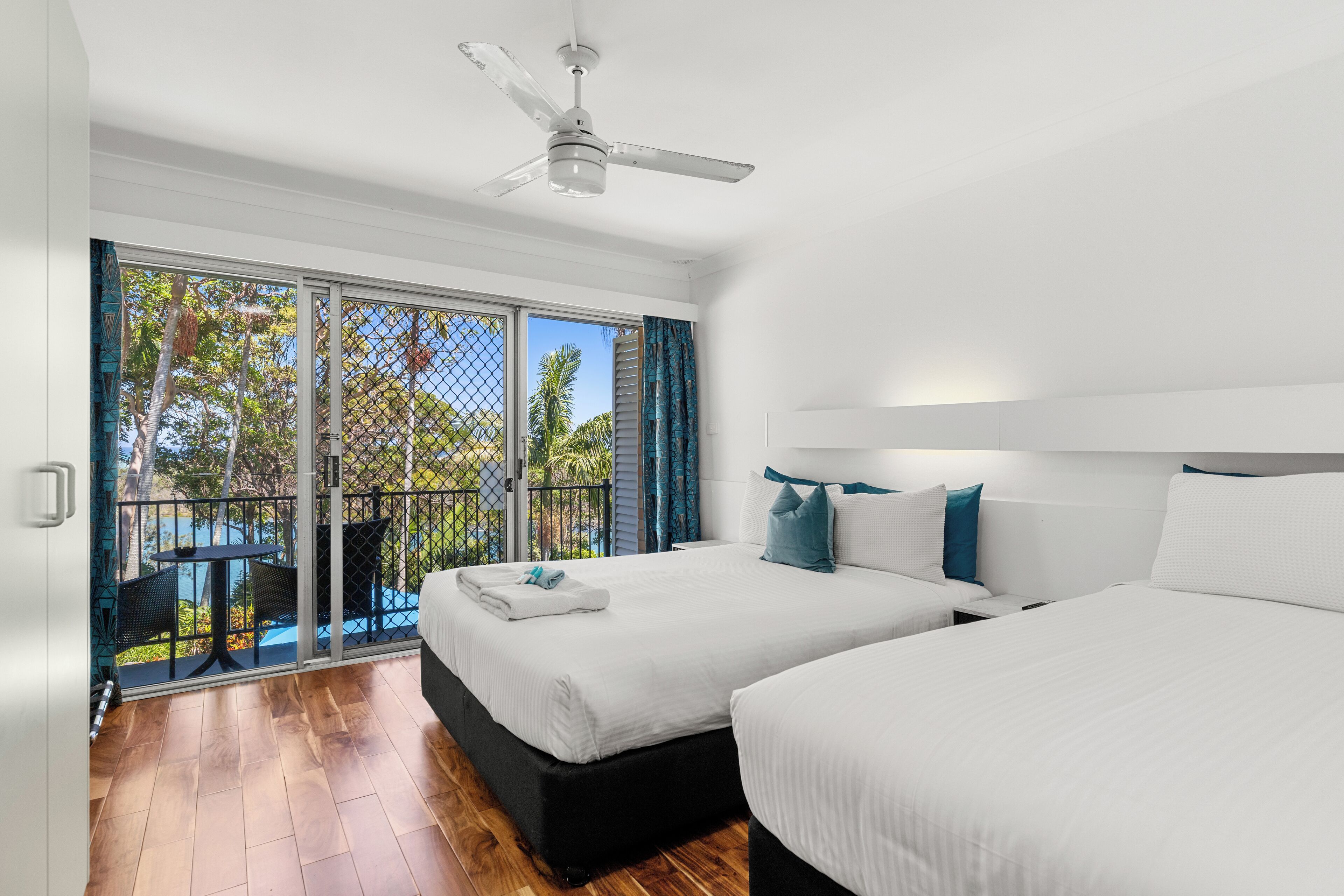 Riverview Apartment Grande | Iron/ironing board, cots/infant beds, free WiFi, bed sheets