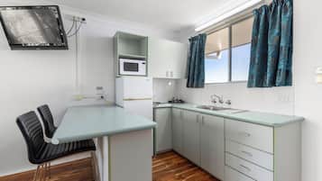 Riverview Apartment Grande | Private kitchen | Microwave, electric kettle, toaster