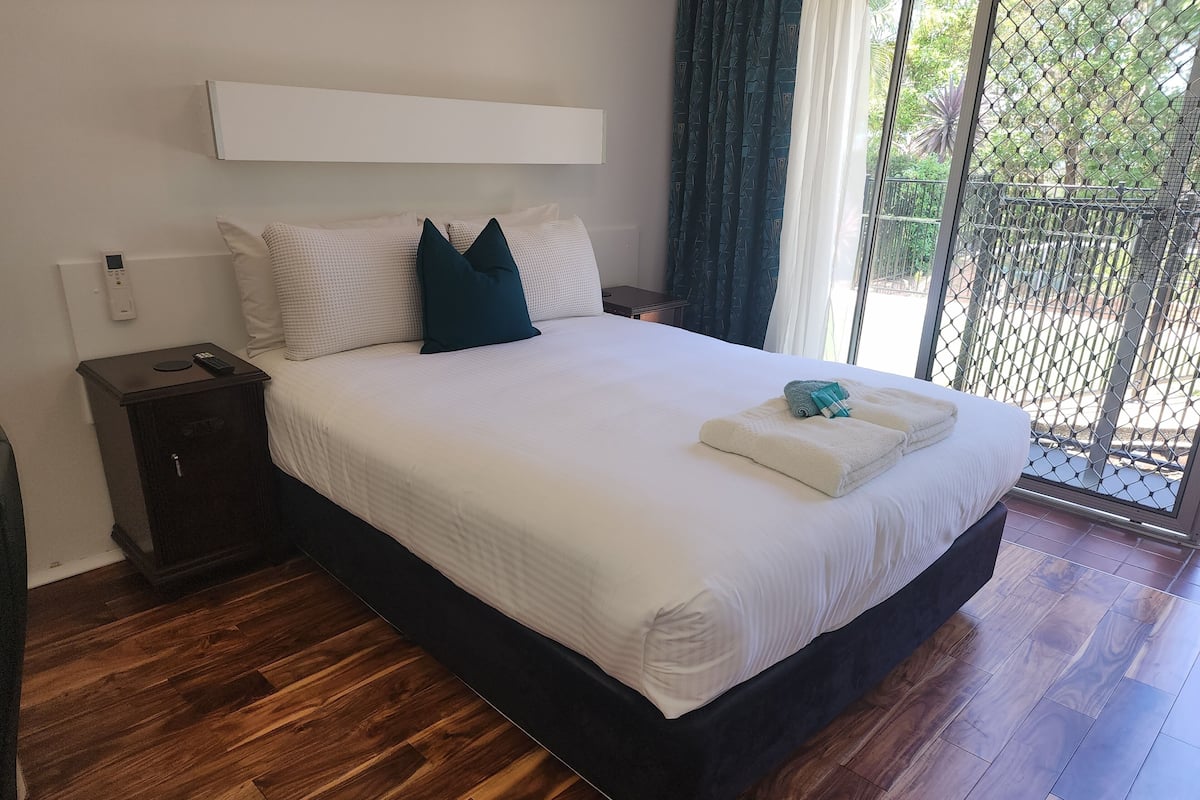 Suíte família, 1 quarto, vista para a piscina | 2 quartos, ferros/tábuas de passar roupa, Wi-Fi de cortesia