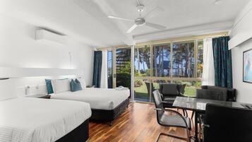 Habitación Grand | Tabla de planchar con plancha, cunas (de pago), wifi gratis