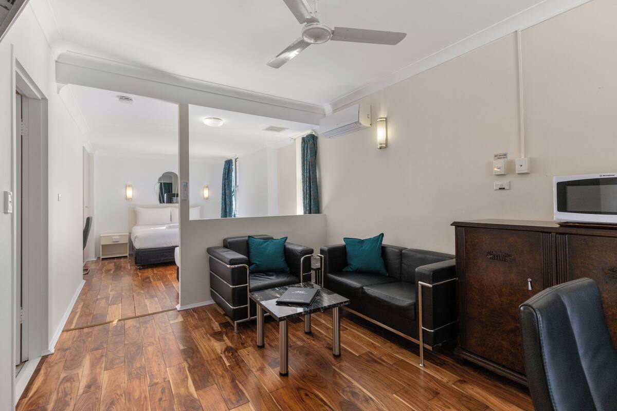 River Vista Room - Accessible | Iron/ironing board, cribs (surcharge), WiFi (free), bed sheets