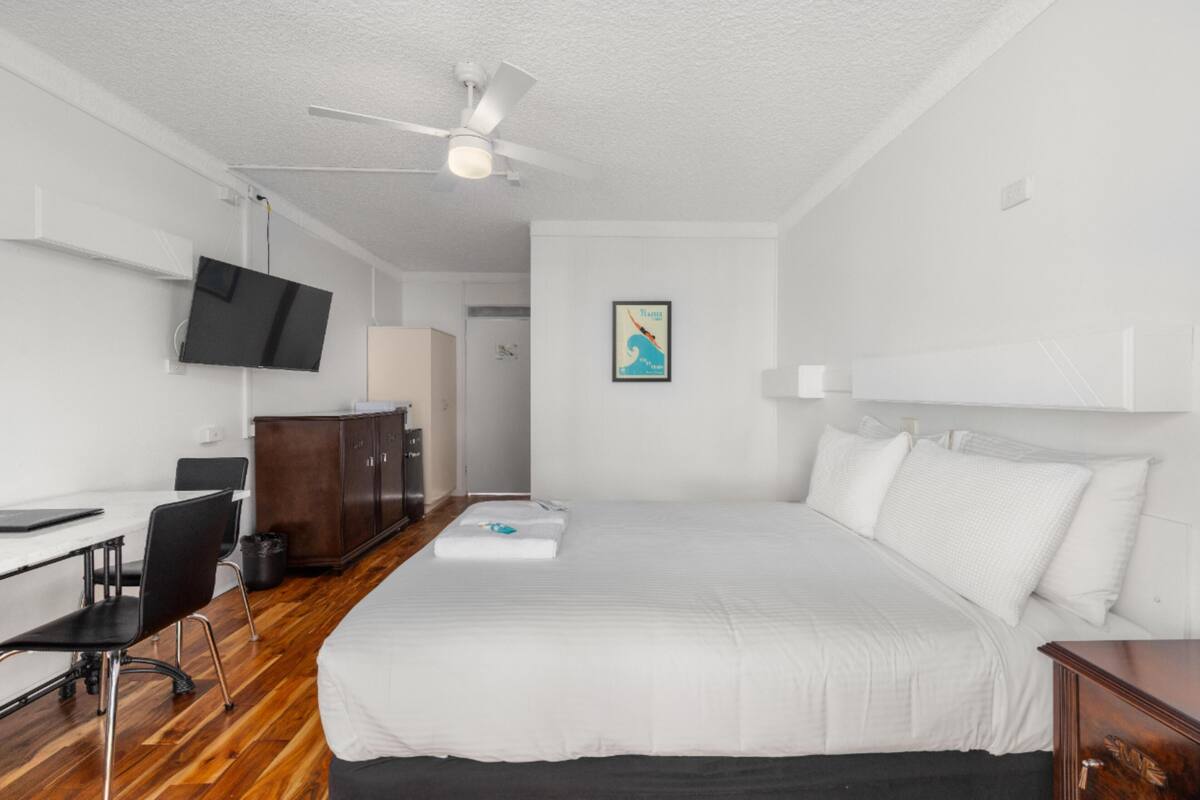 Classic Room, Partial Sea View (Garden View Room) | Iron/ironing board, cribs (surcharge), WiFi (free), bed sheets