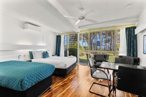 River Vista Room Grande | Iron/ironing board, cribs (surcharge), WiFi (free), bed sheets