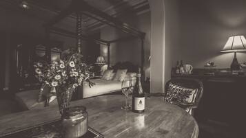 Keeping Time | Iron/ironing board, free WiFi