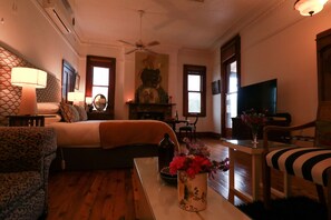 Habitación Deluxe, 1 cama de matrimonio | Tabla de planchar con plancha y wifi gratis