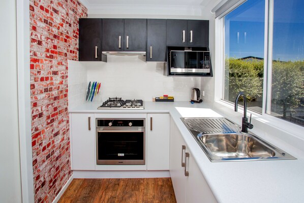 Studio | Cuisinette privée | Réfrigérateur, four à micro-ondes, un four, surface de cuisson
