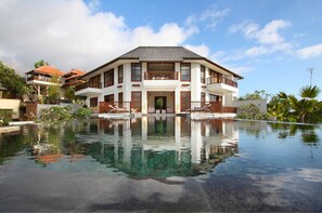 Kolam renang outdoor
