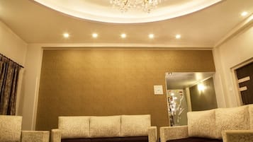 Área de estar no saguão