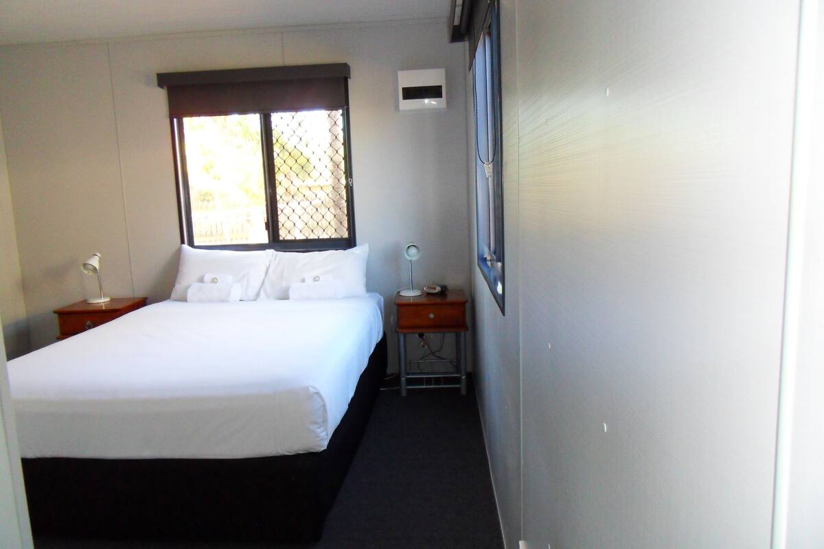 Standard Suite, 1 Bedroom, Kitchen (Self Contained Cabin) | Iron/ironing board