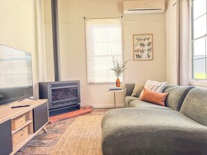 Suite Standar, 1 kamar tidur, Bebas Asap Rokok, lemari es & microwave | 2 kamar tidur, setrika/meja setrika, Wi-Fi gratis, dan seprai linen