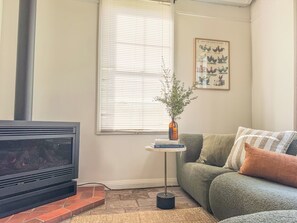 Suite Standar, 1 kamar tidur, Bebas Asap Rokok, lemari es & microwave | 2 kamar tidur, setrika/meja setrika, Wi-Fi gratis, dan seprai linen