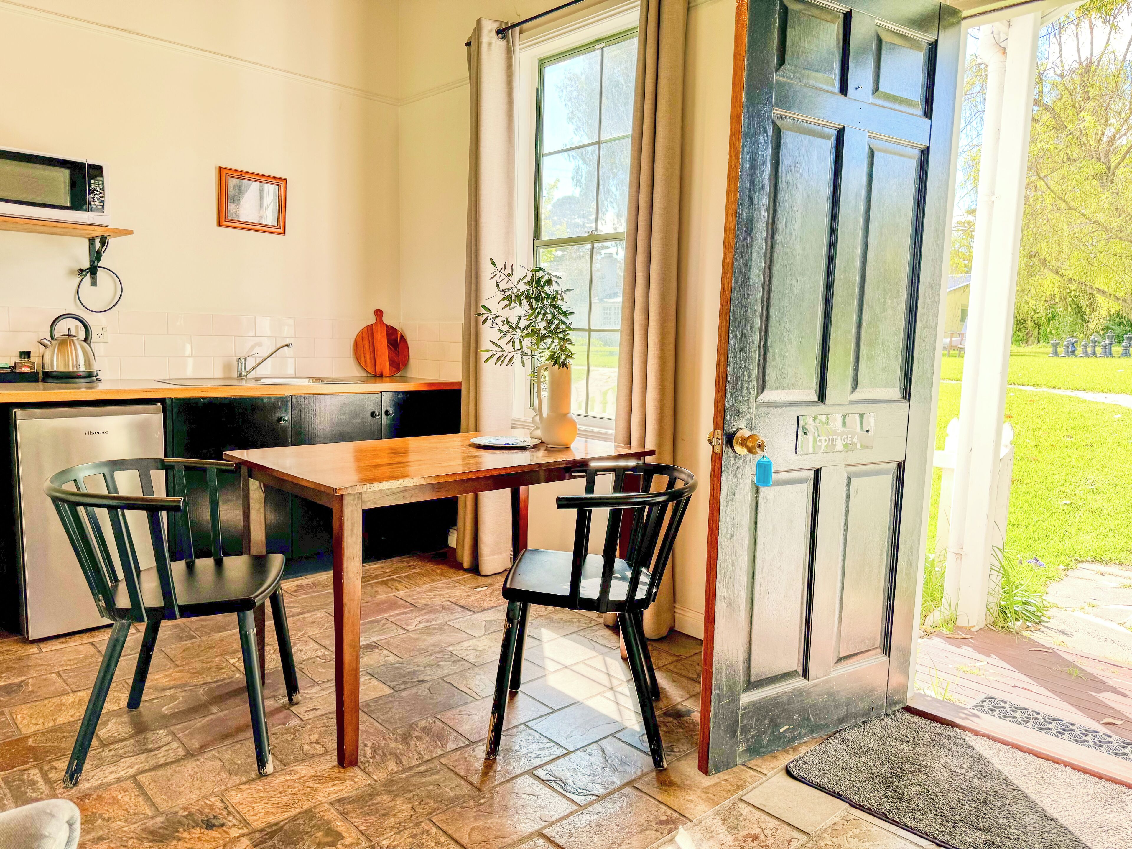 标准套房, 1 间卧室, 无烟房, 冰箱和微波炉 | 熨斗/熨衣板、免费 WiFi、床单