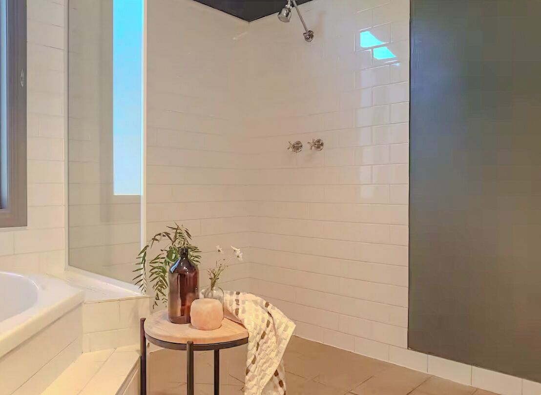 Standard Suite, 1 Bedroom, Non Smoking, Refrigerator & Microwave | Bathroom | Free toiletries, hair dryer, towels