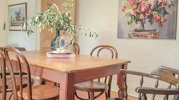 Traditional-Haus, 2 Schlafzimmer, Küche | Esszimmer