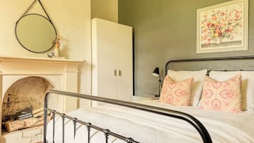 Traditional House, 2 Bedrooms, Kitchen | 2 bedrooms, iron/ironing board, free WiFi, bed sheets