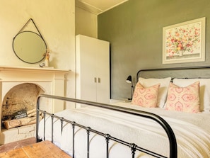 Traditional House, 2 Bedrooms, Kitchen