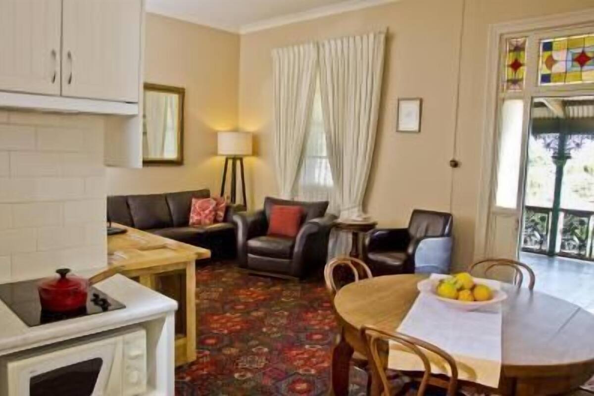 Suite supérieure, 2 chambres, cuisinette, vue sur la ville | Literie de qualité, bureau, fer et planche à repasser