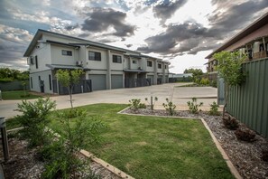 Property grounds - Spinifex Motel & Serviced Apartments (Townview)