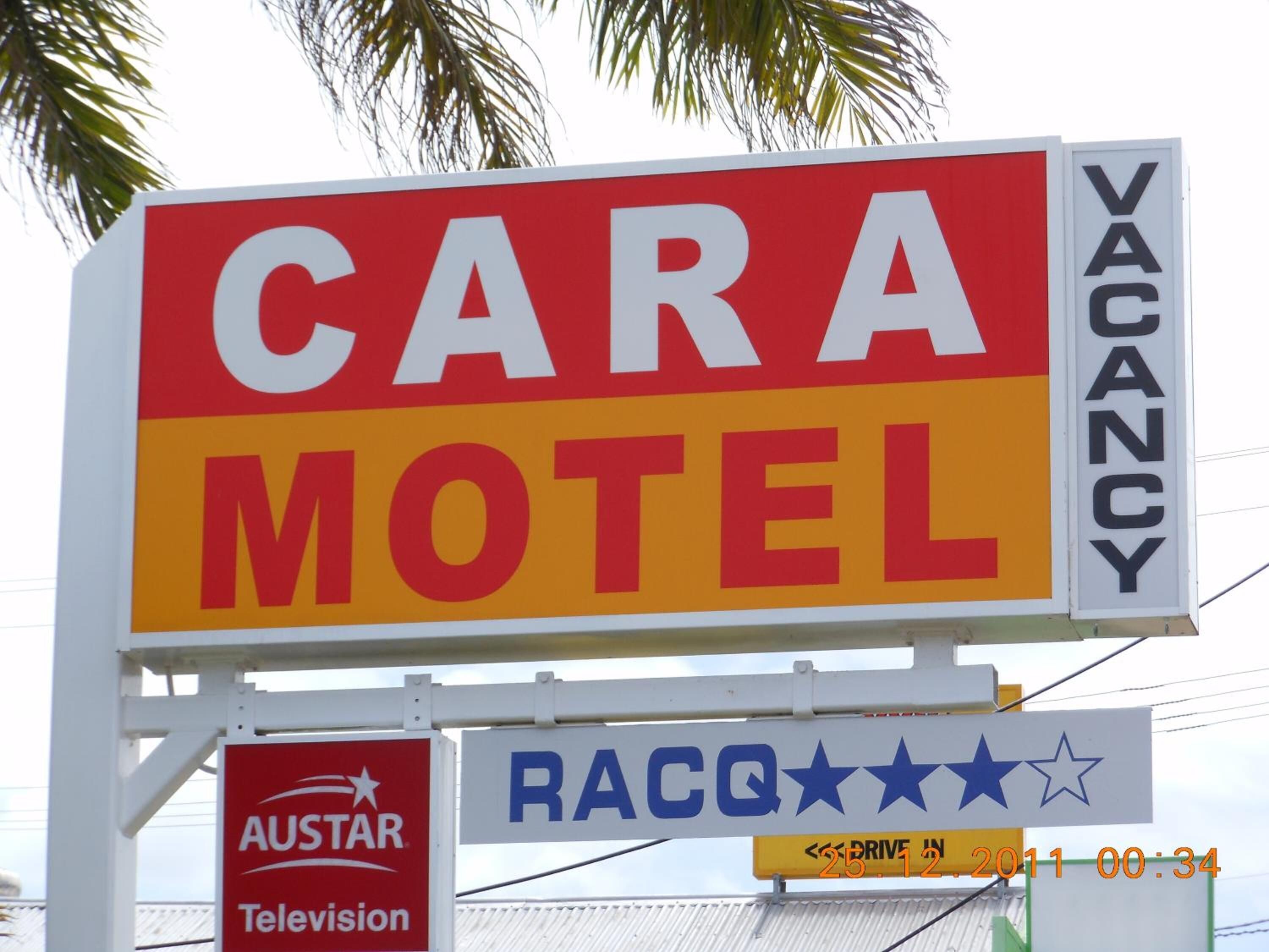 A sign for the Cara Motel advertising a vacancy.
