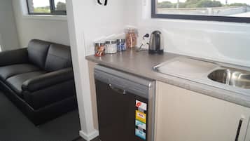 Standard Apartment, 3 Bedrooms, Kitchen | Private kitchen