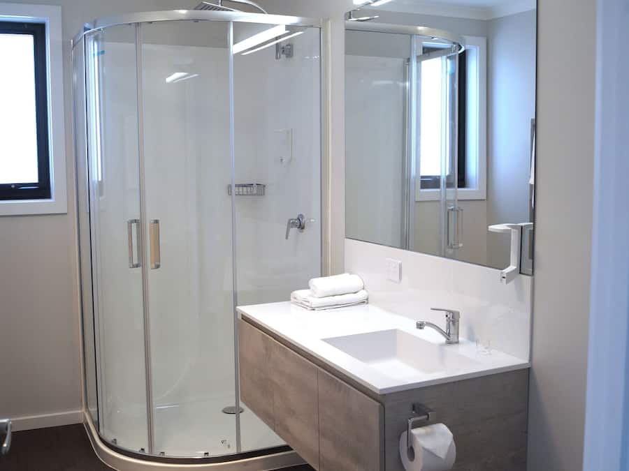 Apartamento estándar, 3 habitaciones, cocina | Baño | Ducha, artículos de higiene personal gratuitos y secador de pelo
