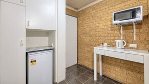 Standard Room, Non Smoking, Bathtub (Standard 2 bedroom unit) - Hamilton Hume Motor Inn (Yass)